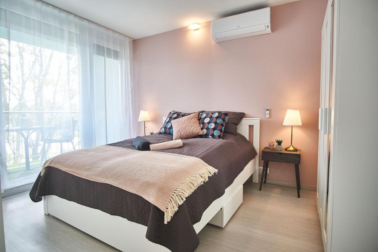 Catamaran Apartments - Hostaid Siofok Exterior photo